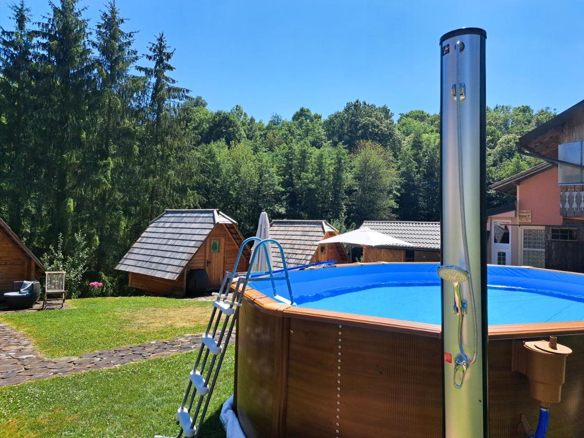Отель Glamping Naselje Zeleni Turizem Makole Экстерьер фото