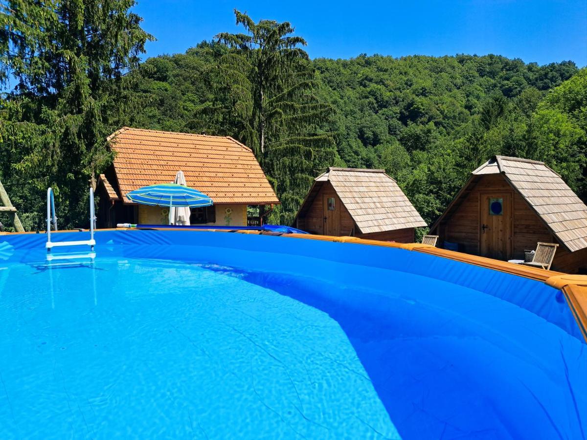Отель Glamping Naselje Zeleni Turizem Makole Экстерьер фото